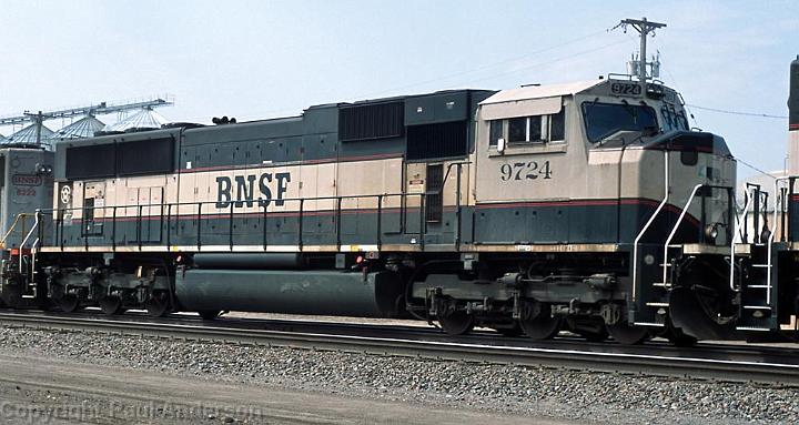 BNSF 9724 SD70MAC.jpg